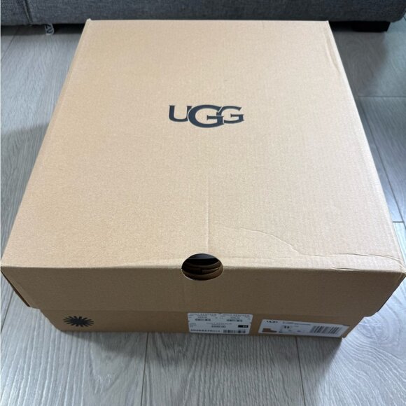 UGG Classic Mini Sheepskin Platform Boots Chestnut - Picture 5 of 11